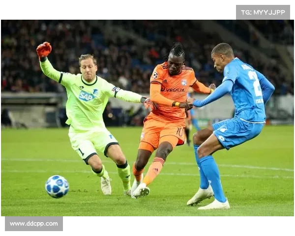 法甲单前锋战术解析：如何通过单一锋线提升进攻效率与团队协作